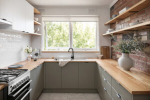 Narrow U-shaped kitchen